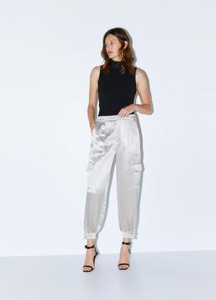 Бежевые сатиновые  брюки zara s m брюки с накладными карманами штаны карго зара брюки сатин