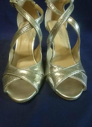 Босоніжки на високому каблуку сріблясті розмір 38 недорого дешево