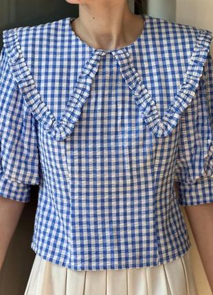 Reserved дуже гарна блакитна картата блуза з великим коміром і пишними рукавами