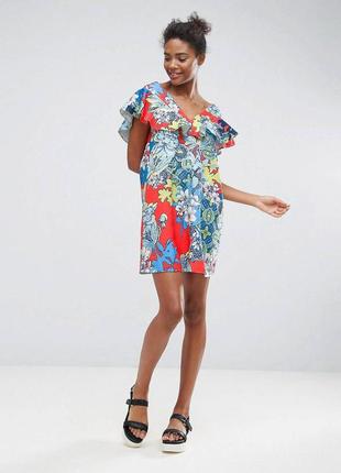 Стильное яркое платье asos фактурной тканью цветочными принтами с модными рукавами рюшами