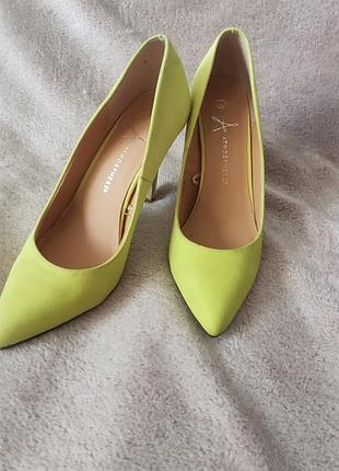 Туфлі лодочки 38р