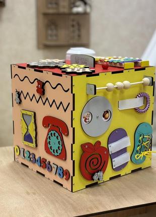 Розвиваюча іграшка бізікуб 30*30 см різнокольоровий lermax toys