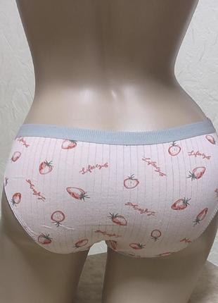 Женские хлопковые трусики слипы с принтом клубника.