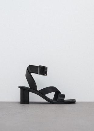 Босоножки кожаные zara