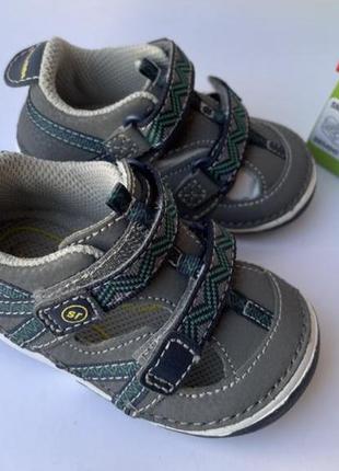 Кожаные босоножки, сандалии stride rite новые 19 20 21 22