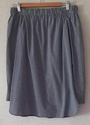 Блуза с открытыми плечами.