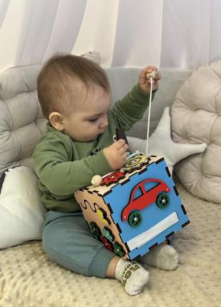 Розвиваюча іграшка бізікуб 15*15 см від lermax toys