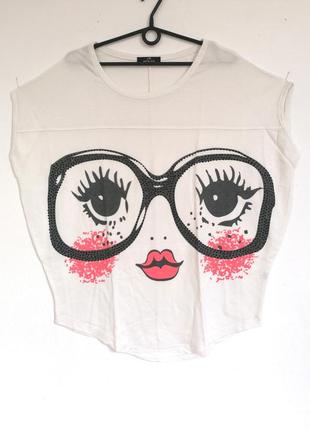 Интересная футболка оверсайс принт лица очки