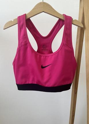 Жіночий спортивний топ nike жіночий спортивний топ