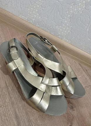 Босоножки женские кожаные clarks 24 см стелька