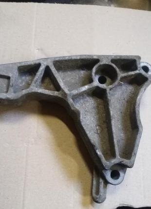 Подушка кронштейн кпп opel astra h 13125625 5684126