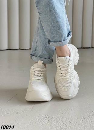 Жіночі кросівки