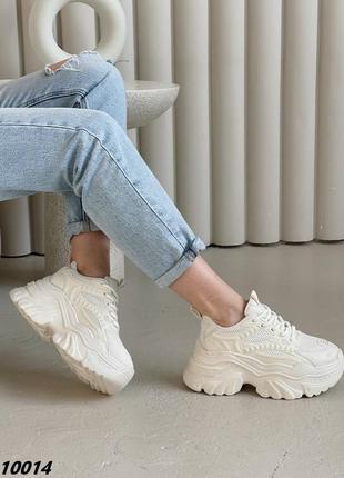 Жіночі кросівки