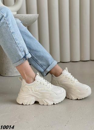 Жіночі кросівки