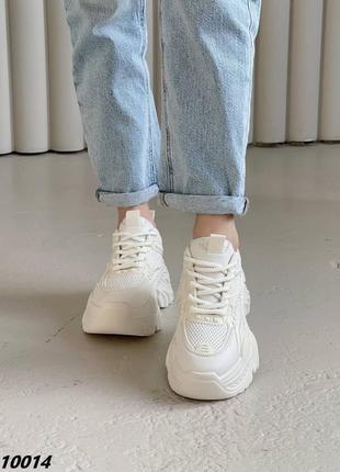 Жіночі кросівки