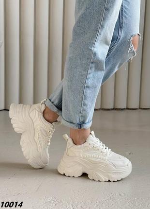 Жіночі кросівки