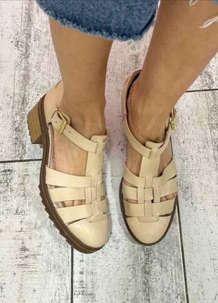 Шкіряні жіночі босоніжки в чоловічому стилі clarks 🇬🇧 39-39,5 розмір4 фото