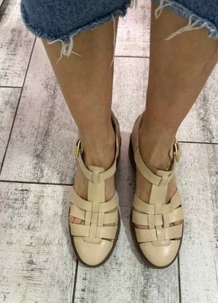 Шкіряні жіночі босоніжки в чоловічому стилі clarks 🇬🇧 39-39,5 розмір5 фото