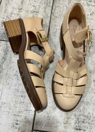 Шкіряні жіночі босоніжки в чоловічому стилі clarks 🇬🇧 39-39,5 розмір