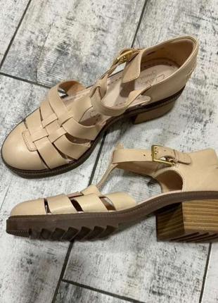 Шкіряні жіночі босоніжки в чоловічому стилі clarks 🇬🇧 39-39,5 розмір3 фото