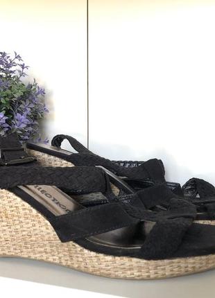 Літні босоніжки на танкетці