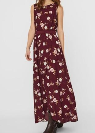 Чудове вишневе плаття з квітами