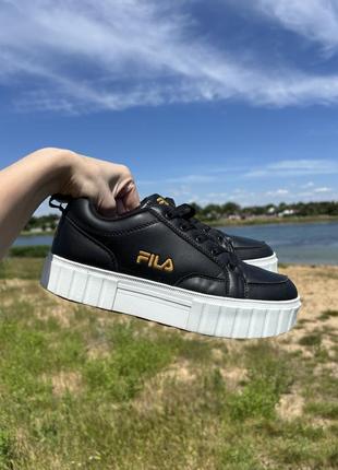 Кросівки жіночі fila