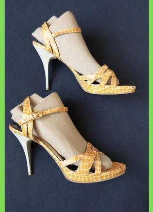 Кожаные под рептилию новые босоножки на каблучке 26,5 см р.41 украина узкая средняя ножка