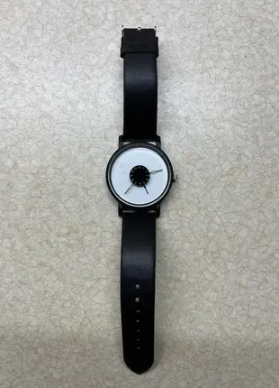 Часы черные наручные