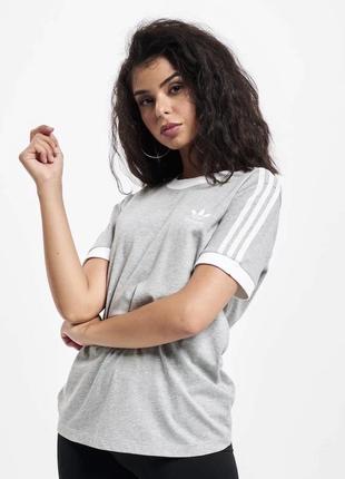 Базовая оверсайз футболка adidas оригинал адидас серая ведьмкая объемная оверсайз с лампасами