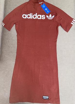 Спортивна сукня-футболка  adidas  приталена