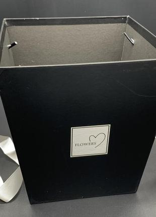Коробка подарункова для квітів картонна з ручкою колір чорний. 18х17см1 фото
