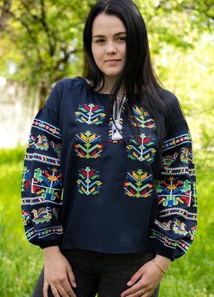 Льняная женская вышиванка украинская вышиванка синяя с разноцветным орнаментом2 фото