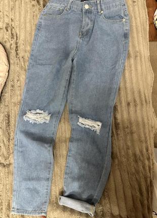 Джинсы mom