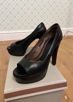 Продам туфлі marni