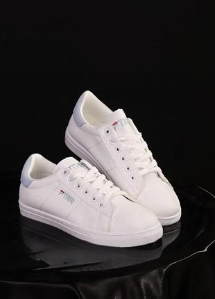 Кроссовки женские белые легкие