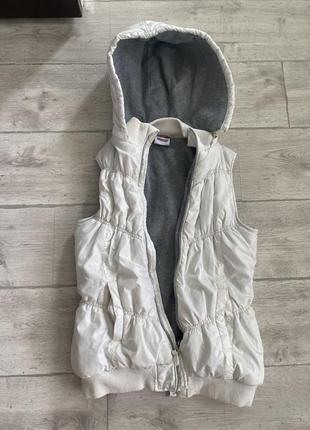Біла жилетка