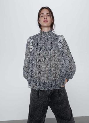 Женская летняя блузка zara
в идеальном состоянии.
размер s