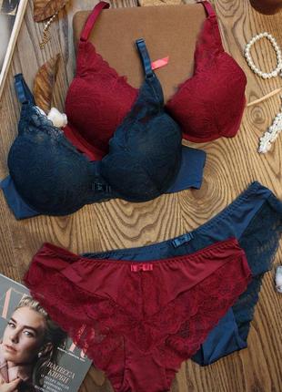 Красивий мереживний набір жіночої білизни