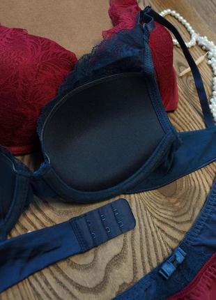 Красивий мереживний набір жіночої білизни