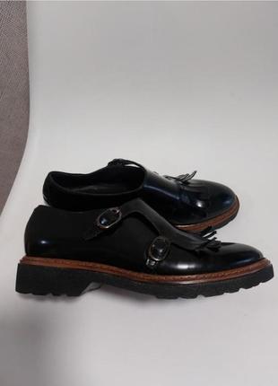 Женские кожаные лакированные туфли лоферы на узкую ножку