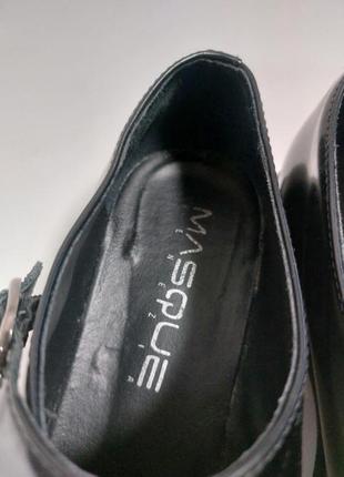 Женские кожаные лакированные туфли лоферы на узкую ножку