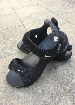 Підліткові шкіряні сандалі nike для хлопчика в спортивному стилі на 2-х ліпучках