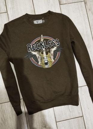 Лаконичный качественный свитшот бренда azuka