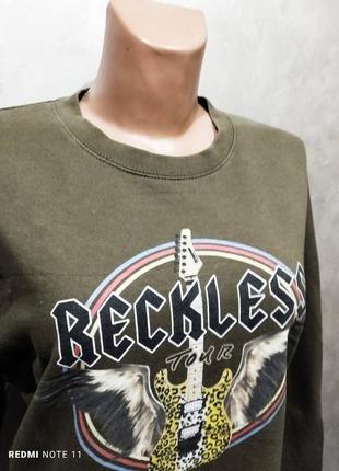 Лаконичный качественный свитшот бренда azuka