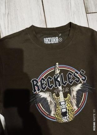 Лаконичный качественный свитшот бренда azuka