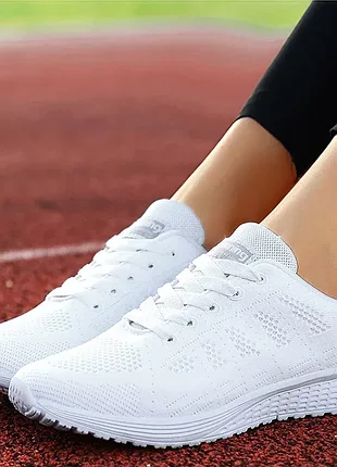 Кросівки білі жіночі