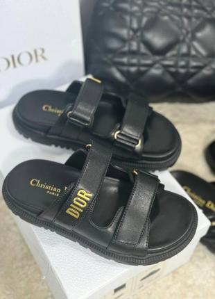Кожаные шлепанцы в стиле dior