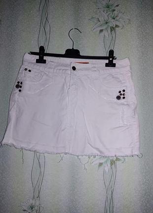 Белая джинсовая юбка мини