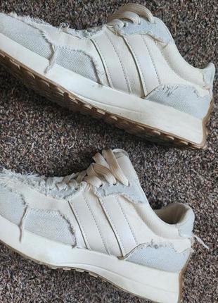 Круті кросівки house під new balance